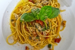 spaghetto-co-pesto-vietrese-alici-e-pinoli